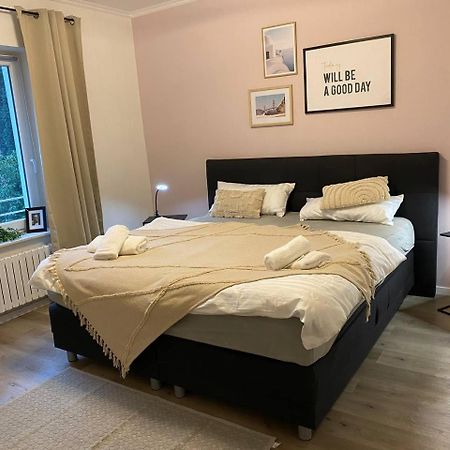 Haus Mit Garten - Kingbett - Wifi - Parkplatz Essen Luaran gambar