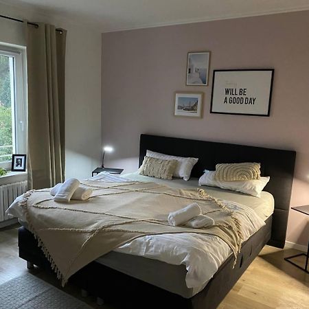 Haus Mit Garten - Kingbett - Wifi - Parkplatz Essen Luaran gambar