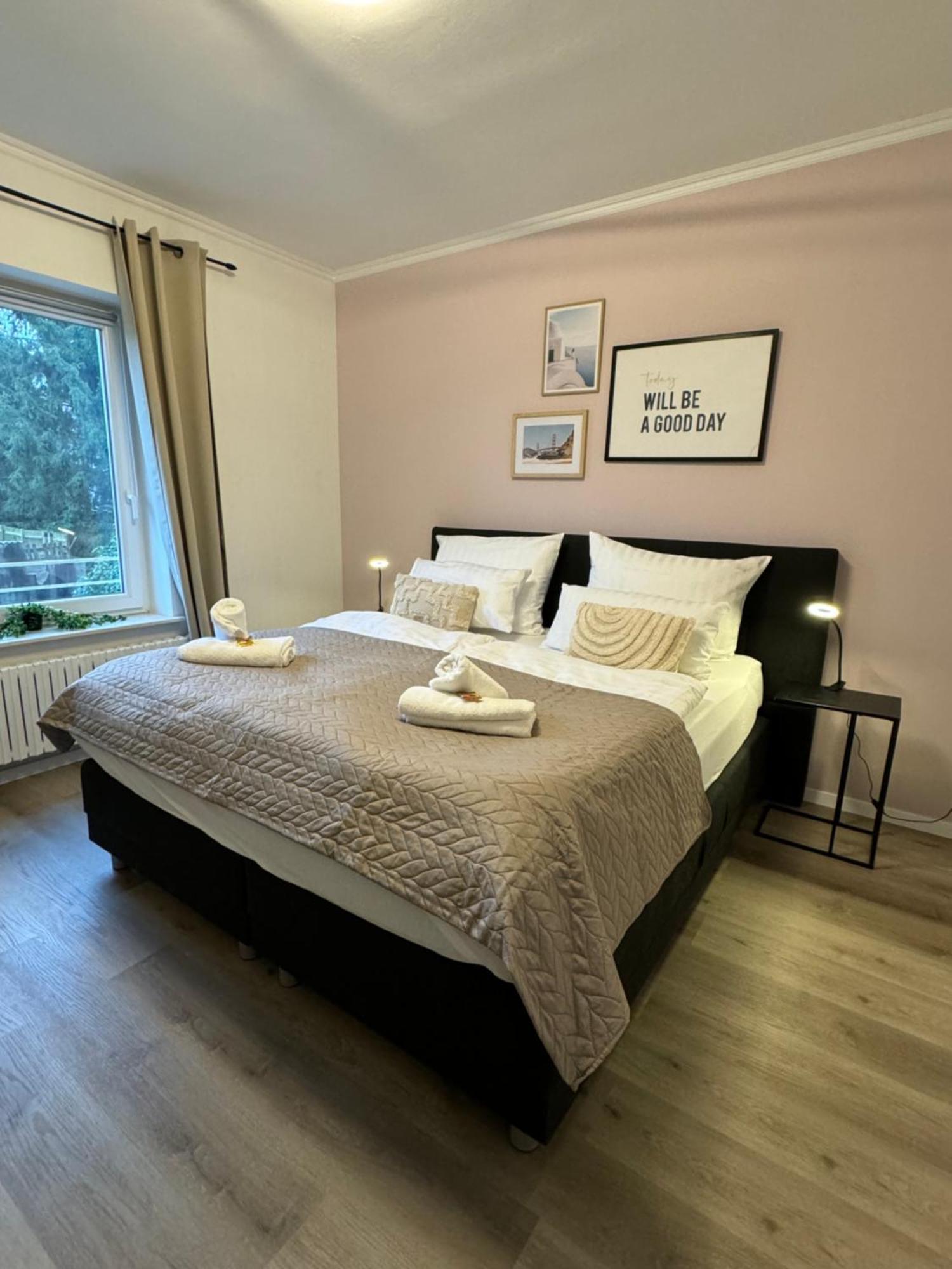 Haus Mit Garten - Kingbett - Wifi - Parkplatz Essen Luaran gambar