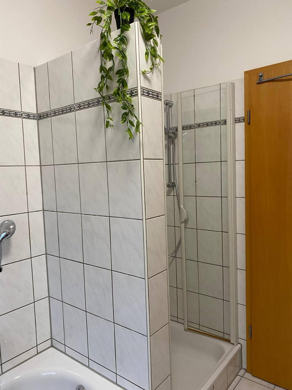 Haus Mit Garten - Kingbett - Wifi - Parkplatz Essen Luaran gambar