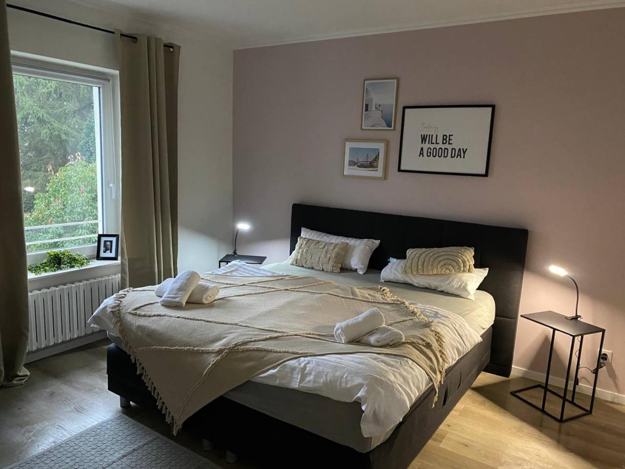 Haus Mit Garten - Kingbett - Wifi - Parkplatz Essen Luaran gambar